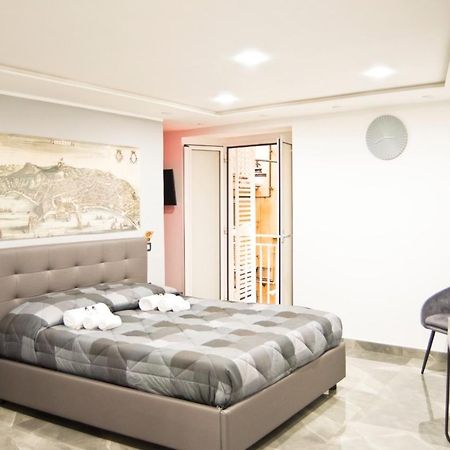 Suite Napoli Sotterranea Con Vasca Idromassaggio Εξωτερικό φωτογραφία
