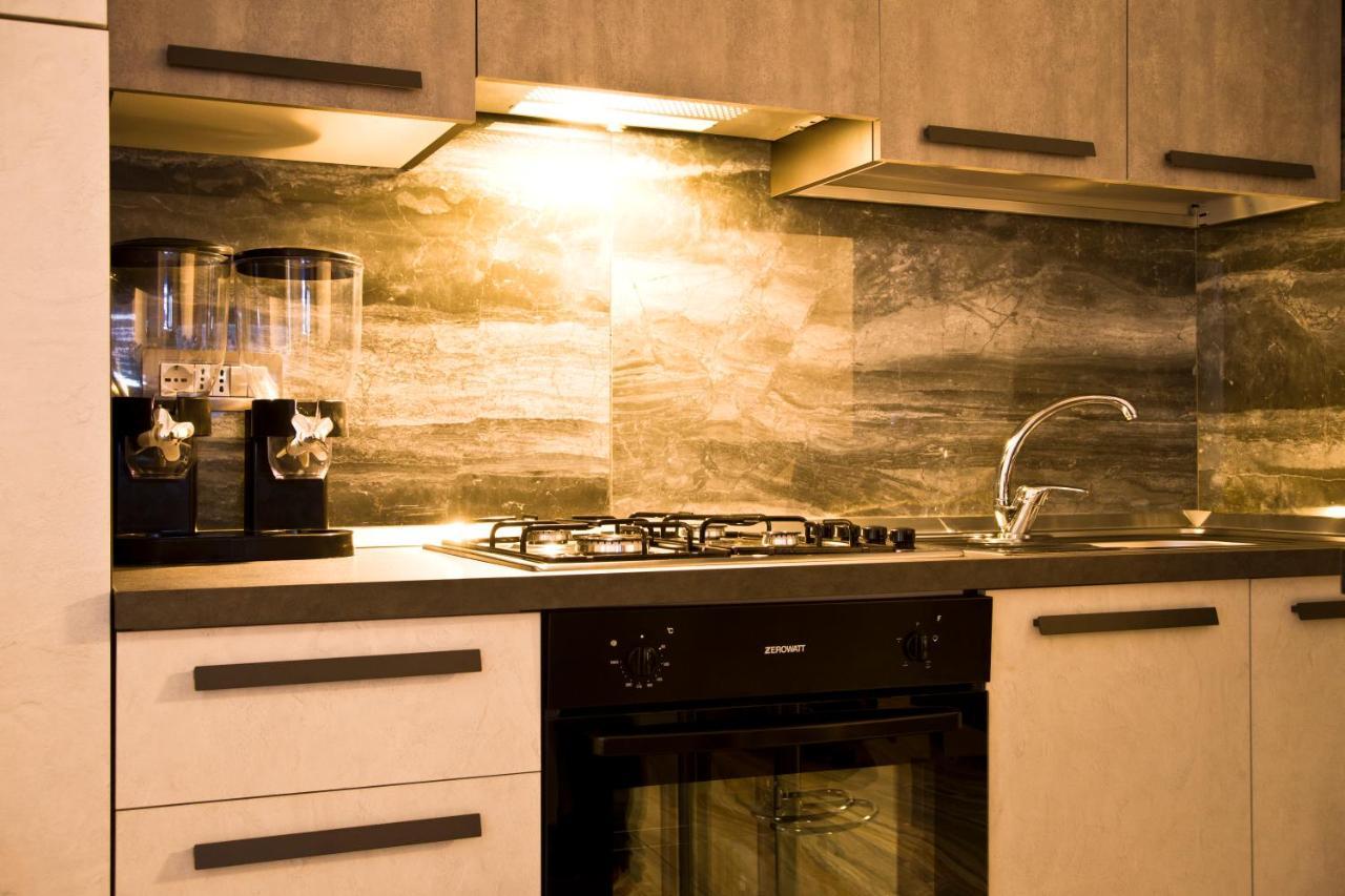 Suite Napoli Sotterranea Con Vasca Idromassaggio Εξωτερικό φωτογραφία