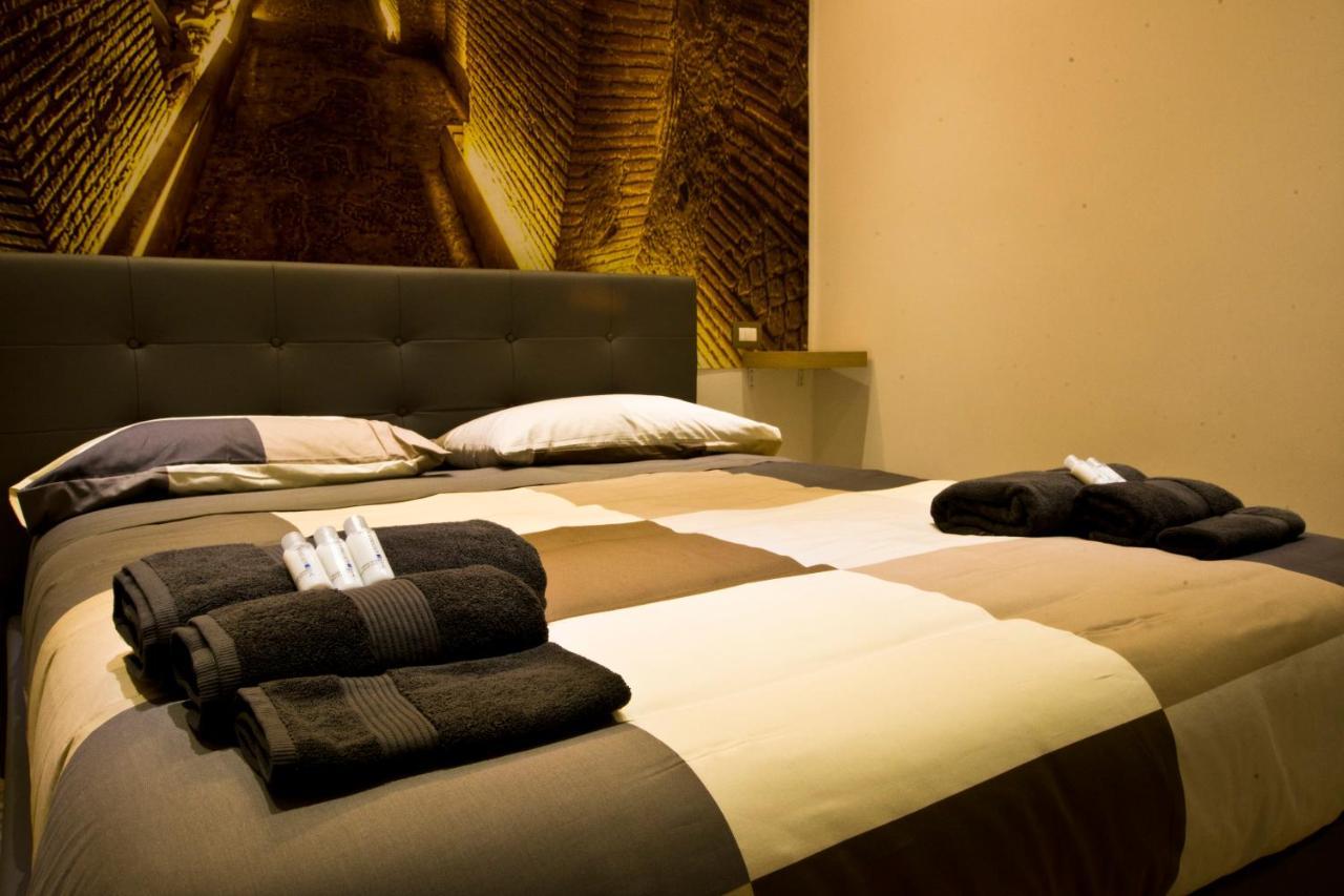 Suite Napoli Sotterranea Con Vasca Idromassaggio Εξωτερικό φωτογραφία