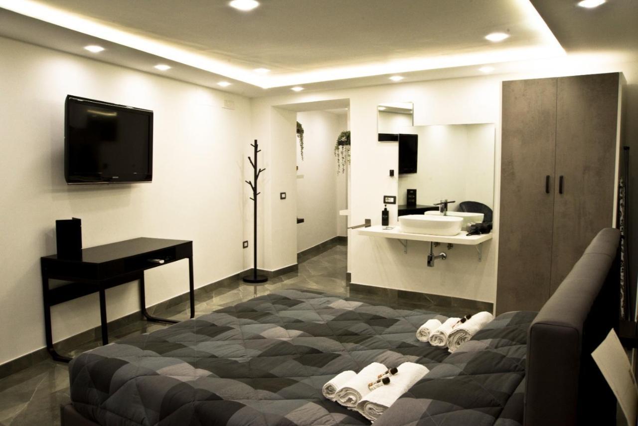 Suite Napoli Sotterranea Con Vasca Idromassaggio Εξωτερικό φωτογραφία