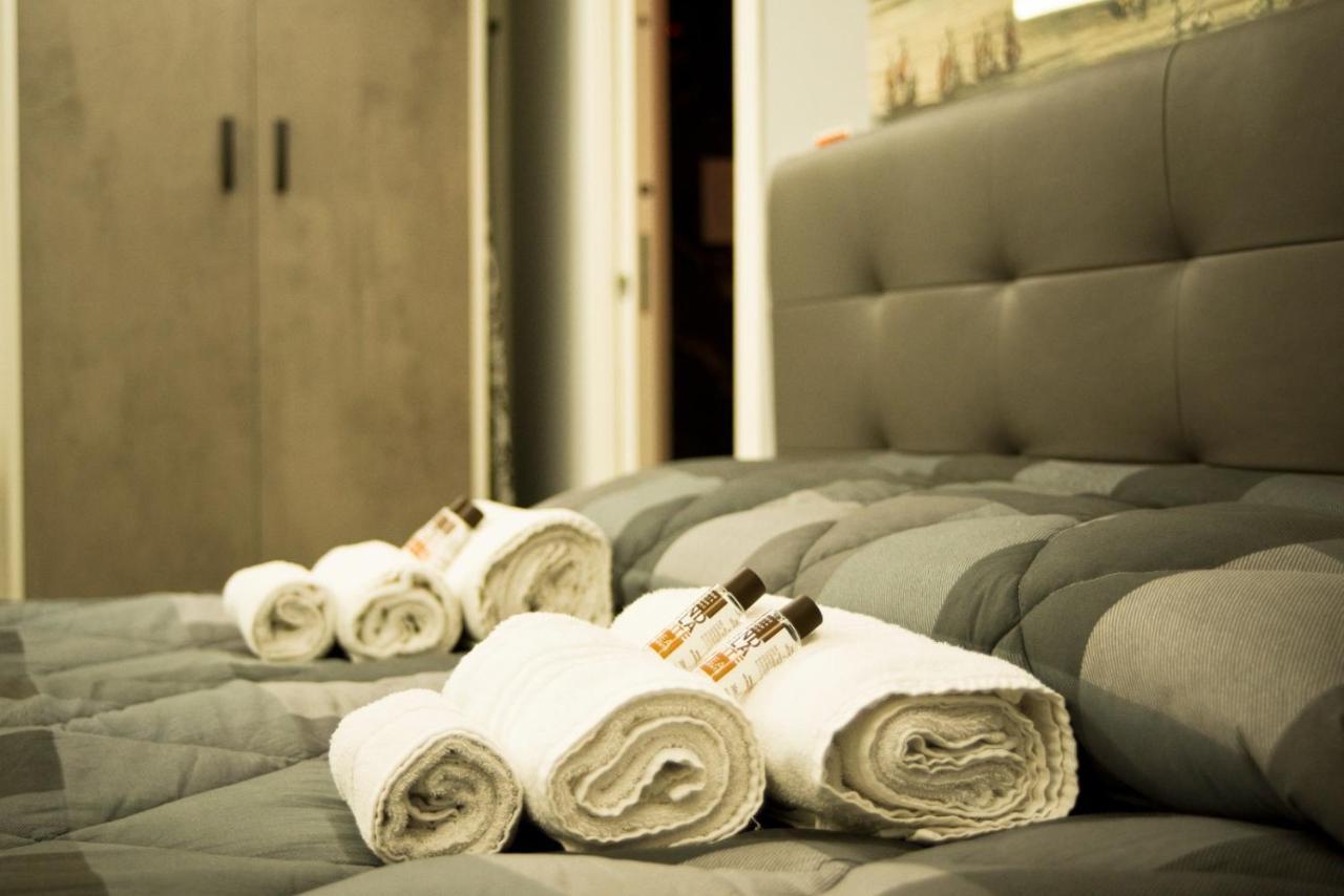 Suite Napoli Sotterranea Con Vasca Idromassaggio Εξωτερικό φωτογραφία