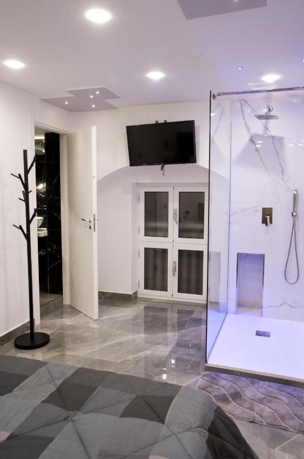 Suite Napoli Sotterranea Con Vasca Idromassaggio Εξωτερικό φωτογραφία
